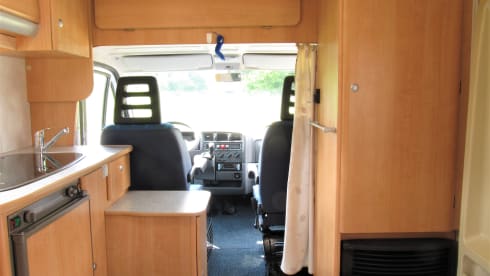 De Chausson – Beautiful 2 person compact Chausson camper