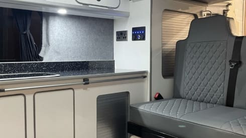 Hamish – 4 berth high-spec campervan |Airport| Insurance included 