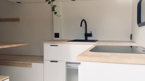 Karel – On an adventure in a great DIY bus camper