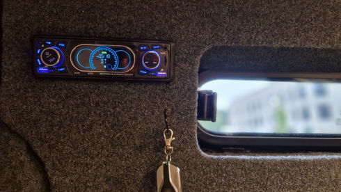 SKYE – OFF-GRID 2 berth Shower Kitchen Heating - bedding included - Campervan