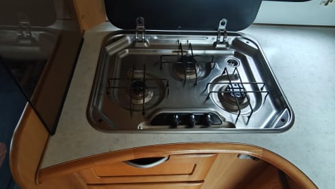 Mooie ruime camper, een trouwe bus – 4p McLouis semi-integrated uit 2003