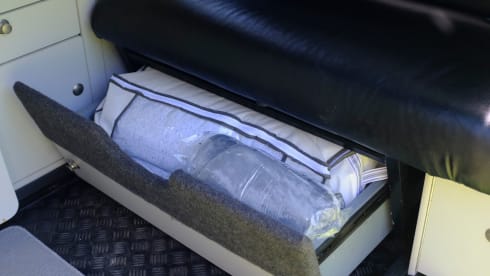 2 berth VW T4 Campervan - *Insurance Included* - 3 miles from INESS AIRPORT