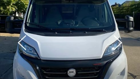 4 person luxury motorhome Fiat semi-integrated 