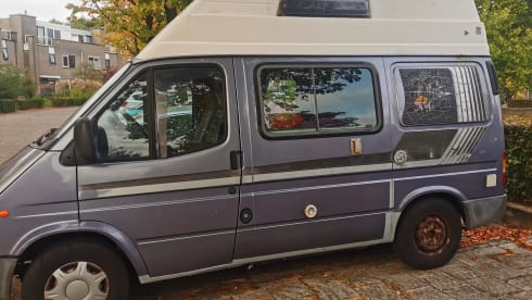 4p Ford campervan uit 1998