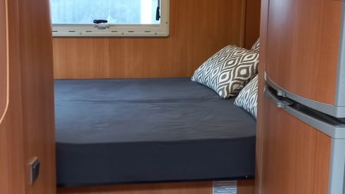 Super cozy spacious challenger eden 602 camper
