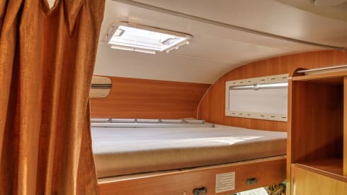 Beautiful 6 pers. + 2 * air conditioning Challenger Alcove motorhome