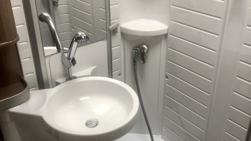 Ooit Is Nu! – Self-sufficient 6 person luxury camper "Ever Is Now"