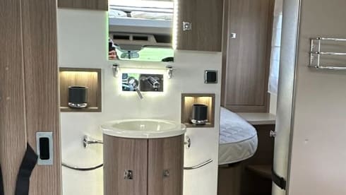 5 person Luxury camper with barbecue included 