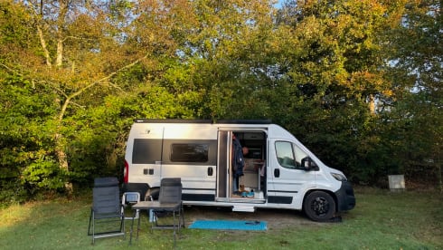 AmorA Campervan 6.0 meters for 2 persons with length beds