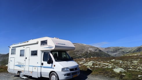 5 pers. camper, off grid, lots of space