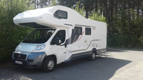 Very complete luxury mobile home ready for flexible travel.