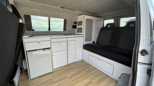 Tilly – Rox Campers - Luxury 4 Berth VW T6 Campervan with Night heater