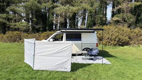Freddie – 4 berth Volkswagen campervan from 2018 (Air con, Diesel heater and awning)