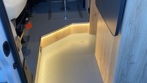 Benson – Ford Campervan mit 4 Schlafplätzen ab 2021