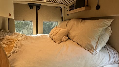 Moët  – Luxury compact campervan 