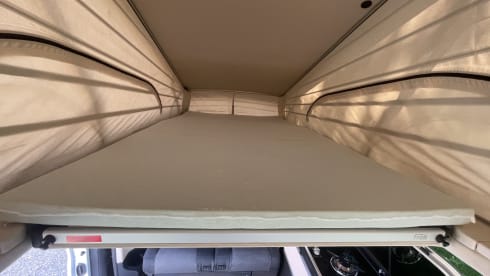 ROADSTORE 53230 – Mercedes Marco-Polo V250 190CV 4MATIC fitted van rental 4 beds