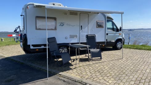 Camper Harderwijk – 4p Bürstner semi-integrated from 2004
