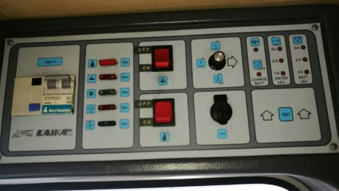 ANDREAF – MOTORHOME LAIKA LASERHOME 6 BEDS solar panel