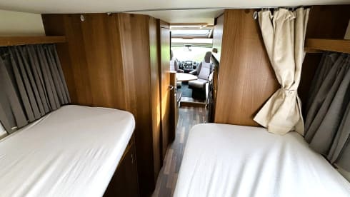 Herman – Knaus camper for 2p length beds!