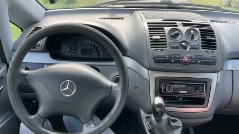 4p Mercedes-Benz bus from 2004