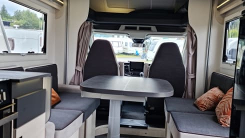 james – New luxury 4 berth Chausson 6 speed automatic 2025