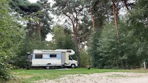 Home one starship – 6p Hymer alcove uit 1993