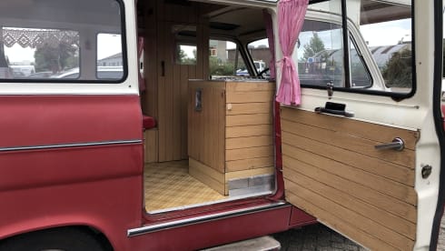 Tijdelijk onbruikbaar: Lady in Red – Nostalgic on the road