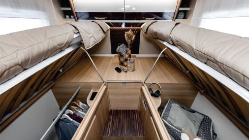 STRAND – BEACH - McLouis Carat 473 Automatic | 2023 | 5 persons