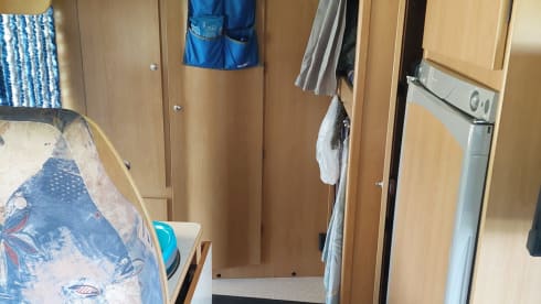 Heerlijke familie camper – 6p Ford alcove uit 2003