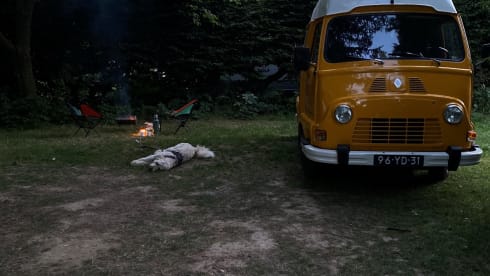 Tenacious twinkie – 3p Renault Estafette campervan from 1973 🚍⛰️🗺️