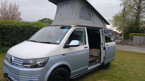 Valerie – 4 berth Volkswagen T6 Campervan