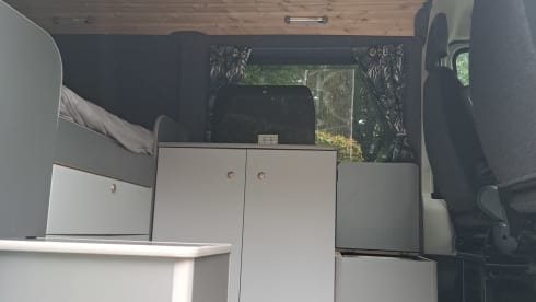 Peugeot boxer with fixed bed and large lifting roof