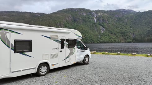 Bubble on wheels: child-friendly with a lift bunk bed or spacious luxury for 2!