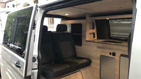 Nova – Simply experience. Learn to love camping with our VW t5.