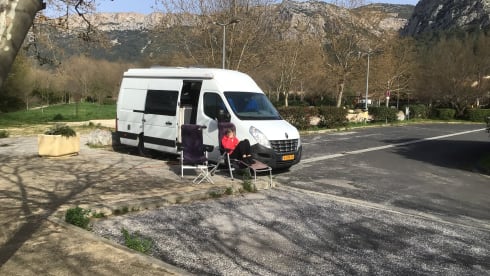 2p Renault Bus Camper from 2013
