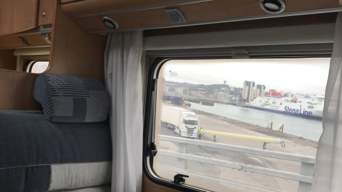 Freedom traveler – 4p Bürstner semi-integrated uit 2006