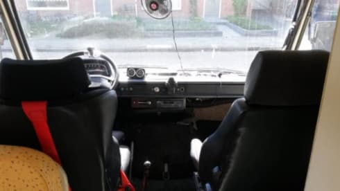 Буран = BURAN = sneeuwstorm 😃 – Abenteuerlicher Buscamper & Oldtimer Fiat 242 für die ganze Familie 😃