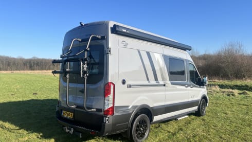Luxury 6p Mercedes-Benz camper
