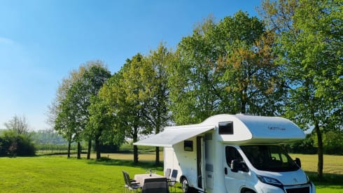 Conch – Brand new, cozy and fully equipped family camper (alcove) 