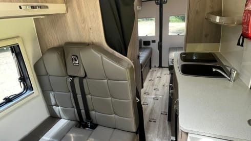 Buster – Autobus Peugeot a 4 posti letto del 2022