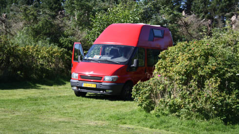 Het rode monster – Official Westfalia built-in, ideal small family camper 5p