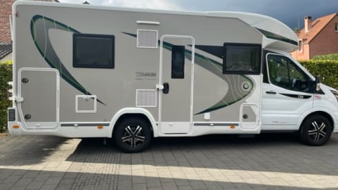 Chausson 720 Nordic edition semi integral with rear bunk bed