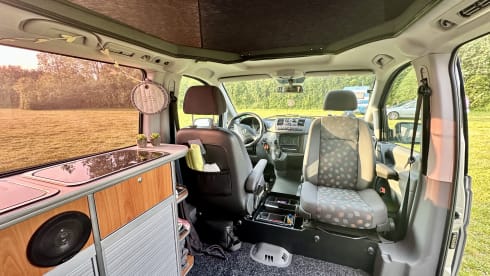 #ExplorerBuzzs – 4 Person MB Vito 4x4 Campervan (2009)