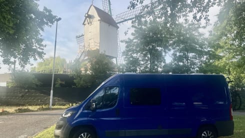 Blue Rambler – Peugeot Boxer bus camper from 2015