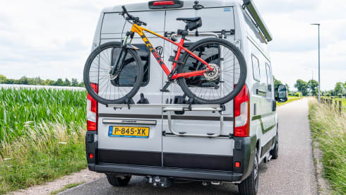 Luxe Hymer buscamper met lengte bedden