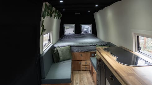 Benzie – Off grid luxury 2p Mercedes-Benz camper bus