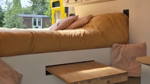 De Gele Rakker – Peugeot-Bus mit 2 Sitzen aus dem Jahr 2015