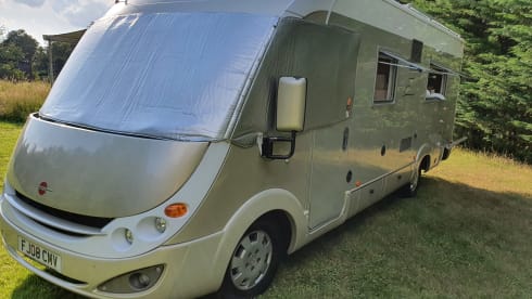 Bernie G – Luxurious and spacious high quality German built integrated motorhome