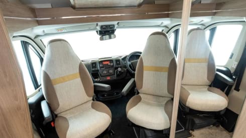 Daizy – Daizy 2022 luxury motorhome perfect for 2