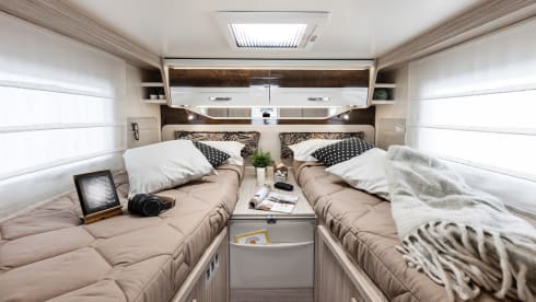 Oscar – Camping-Car Intégral 5 Places Boîte Auto Airco Bruxelles